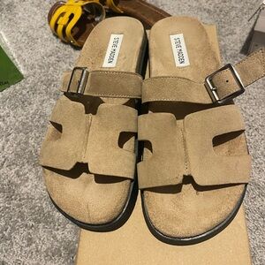 Steve Madden Mayhem Slide Taupe Suede